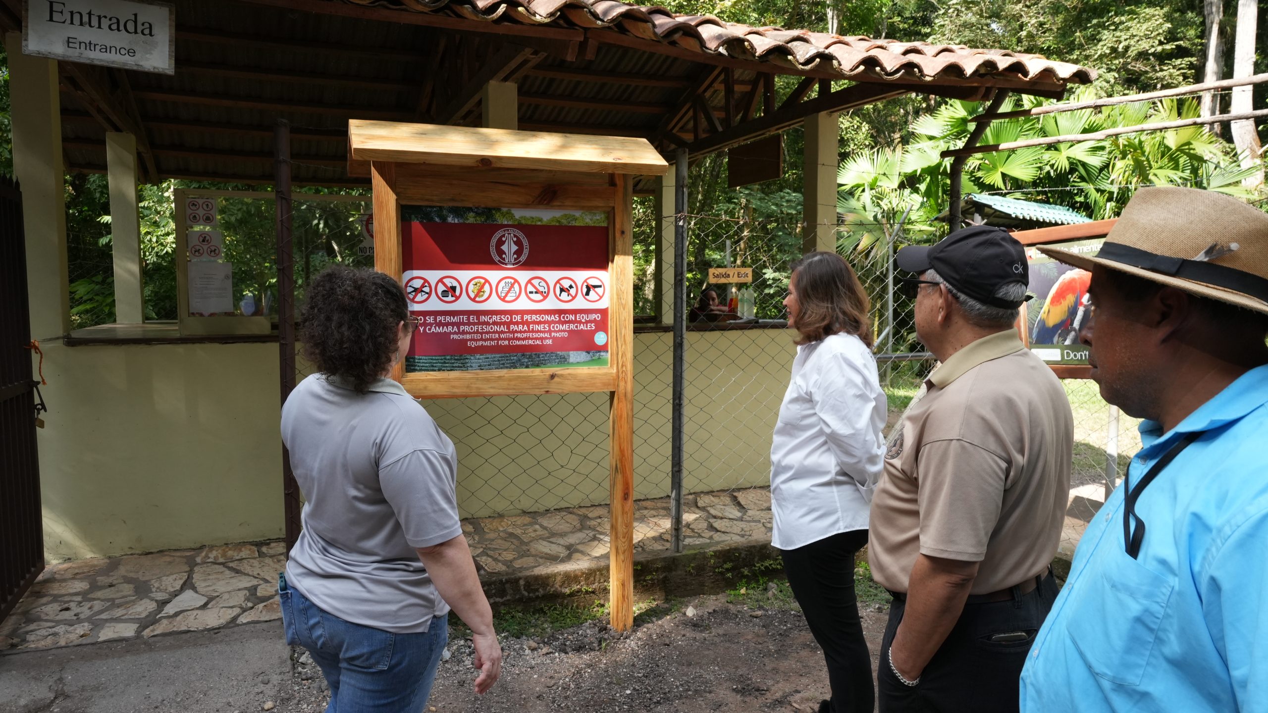 Nueva señalización en Copán, Ruinas