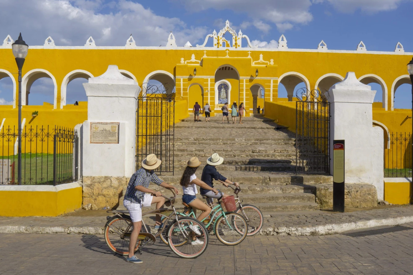 Izamal celebra su 23 aniversario como pueblo mágico