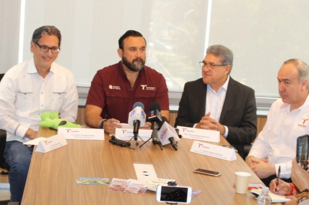 Representantes del Gobierno de Tamaulipas, anunciando los Carnavales 2025