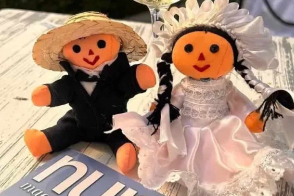 Muñeca Lele, ataviada con traje nupcial