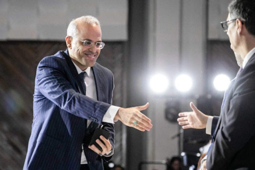 Mostafa Hajiaghaeikeshteli ganador en la categoría Artículos publicados en revistas científicas.