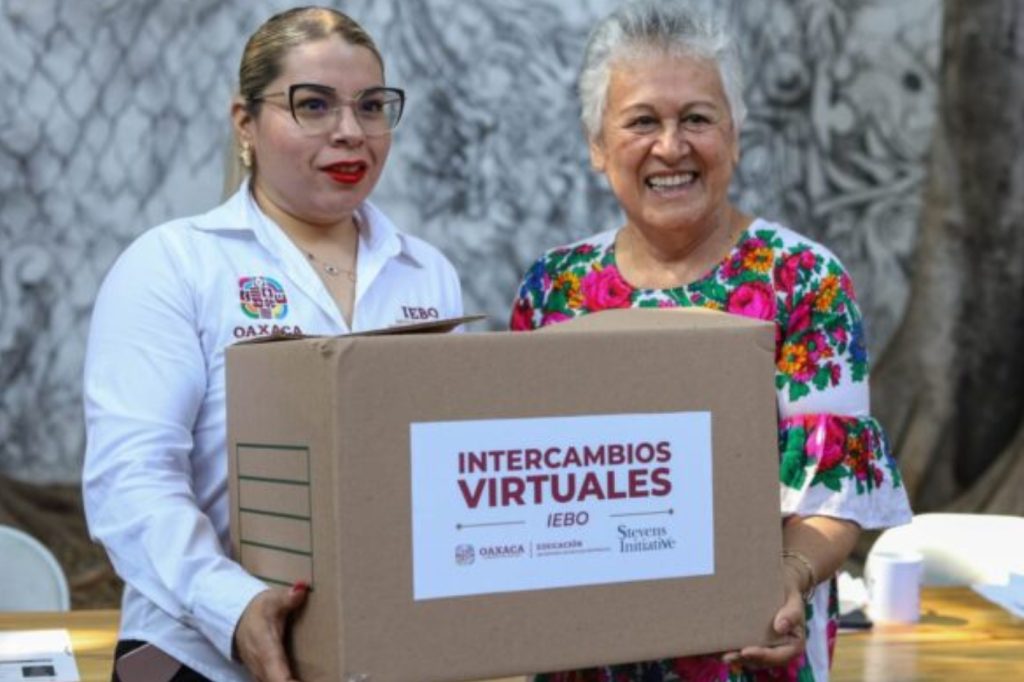 Entrega de equipos virtuales entre la SEP y Stevens Iniciative