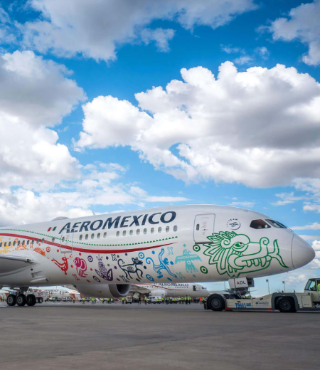 Con 84 frecuencias semanales y operando con los modernos Boeing 737 Max, la aerolínea mexicana refuerza la conectividad aérea con Colombia, consolidando su presencia en cuatro ciudades clave del país sudamericano.