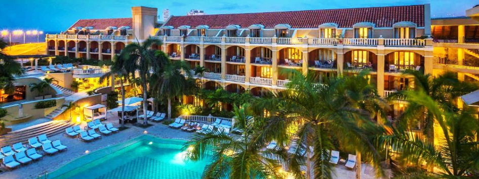 En 1995 fue inaugurado uno de los hoteles más lujosos y exclusivos de la ciudad, como es el Sofitel Legend Santa Clara en donde se puede observar no sólo la belleza de su arquitectura sino la magnífica incorporación de algunos objetos de la época en su decoración actual y que abrió la puerta a una nueva visión de la actividad turística cartagenera.