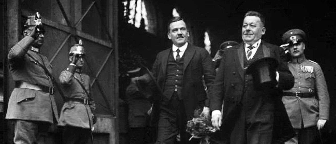En la sesión se analizarán tres momentos clave que definen la figura de Elías Calles: la guerra cristera, el Maximato –donde impuso y manipuló a tres presidentes– y su expulsión del país por Lázaro Cárdenas.