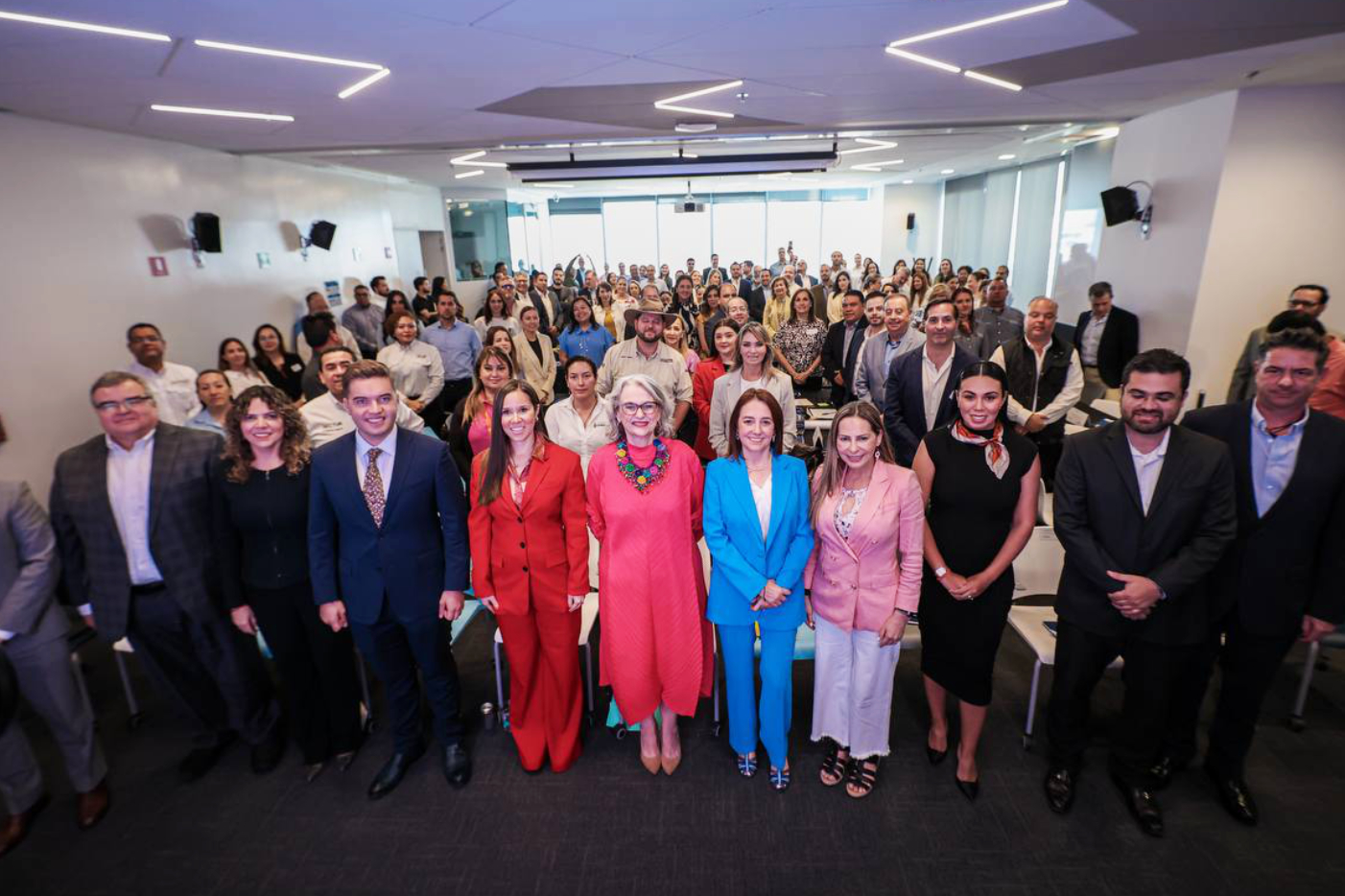 • Nuevo León reunió a las y los líderes del sector turístico del norte del país para aportar propuestas clave al PROSECTUR 2025–2030.