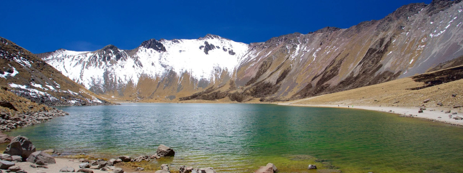 El parque abarca un área protegida de 51,000 hectáreas. Descubre los lagos tranquilos en bicicleta, a caballo o a pie, y bucea, practica ski u observa la vida silvestre de la región.