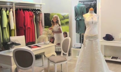 Y además, en Barcelona las compras son diferentes. ¿Las razones? Vas a encontrar amplias zonas peatonales, numerosos ateliers que trabajan de forma artesanal, tiendas centenarias en edificios monumentales y mucha variedad de diseñadores independientes (por ejemplo, en El Born) Consulta en la web de Turismo de Barcelona todas las rutas.