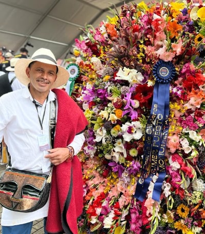 Medellín no escapa de sus desafíos, pero los enfrenta con tenacidad, y con flores en sus manos. El contraste entre sus heridas del pasado y la ternura de los silleteros construye una narrativa poderosa: la del turismo con propósito, con alma, con corazón.