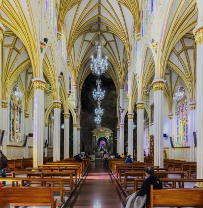 Y así es, el monumento es la naturaleza, el lugar sagrado donde se construyó una fantasía arquitectónica que nada tiene que envidiar al gótico europeo.