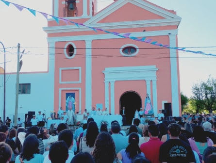 La religiosidad de este pueblo está anclada en La Cautivita, considerada milagrosa, que da origen a la comunidad y que habla de la resistencia y la fe de todo un pueblo.