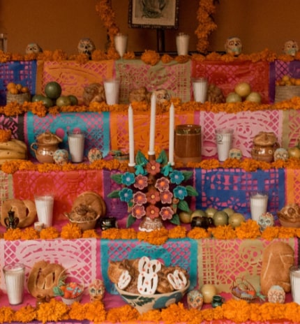 Al resaltar que estas cifras confirman la fortaleza del turismo cultural en México, impulsado por celebraciones únicas como el Día de Muertos, añadió que la ocupación hotelera promedio durante la semana se prevé en 60.8 por ciento, 1.4 puntos porcentuales más que en 2024.