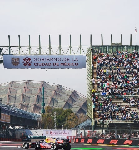 La Fórmula 1 en México tiene una historia de tres etapas. La primera se vivió entre 1962 y 1970, la segunda entre 1986 y 1992, cuando las leyendas Ayrton Senna, Alain Prost y Michael Schumacher rugían en el Autódromo Hermanos Rodríguez.