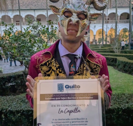 El evento se llevó a cabo en el Convento de San Francisco, con la presencia del Alcalde de Quito, Pabel Muñoz, reconociendo públicamente a los 21 establecimientos ganadores