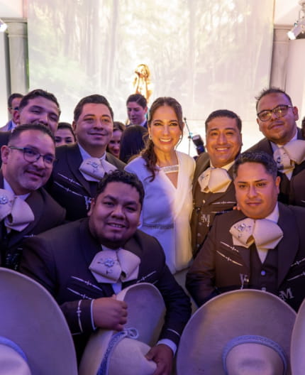 Gobernadora arranca gira por Madrid honrando a José Alfredo Jiménez