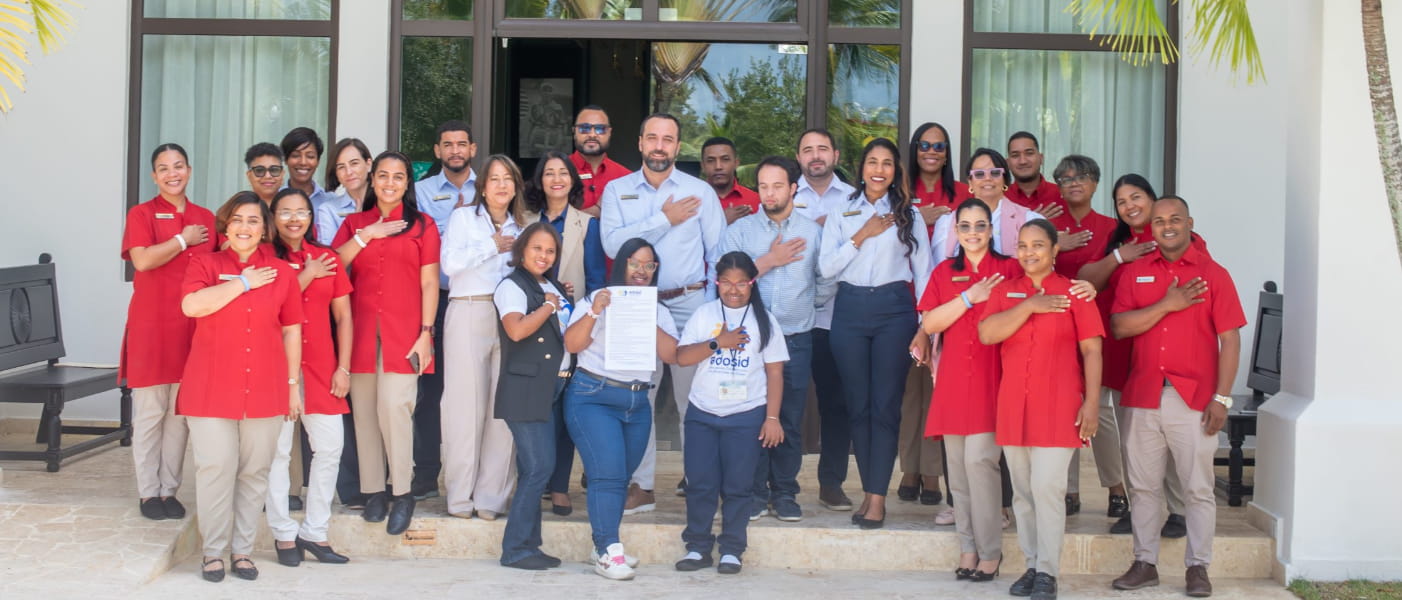 La Asociación de Hoteles La Romana Bayahibe firma acuerdo con ADOSID hacia un turismo más inclusivo en 2026